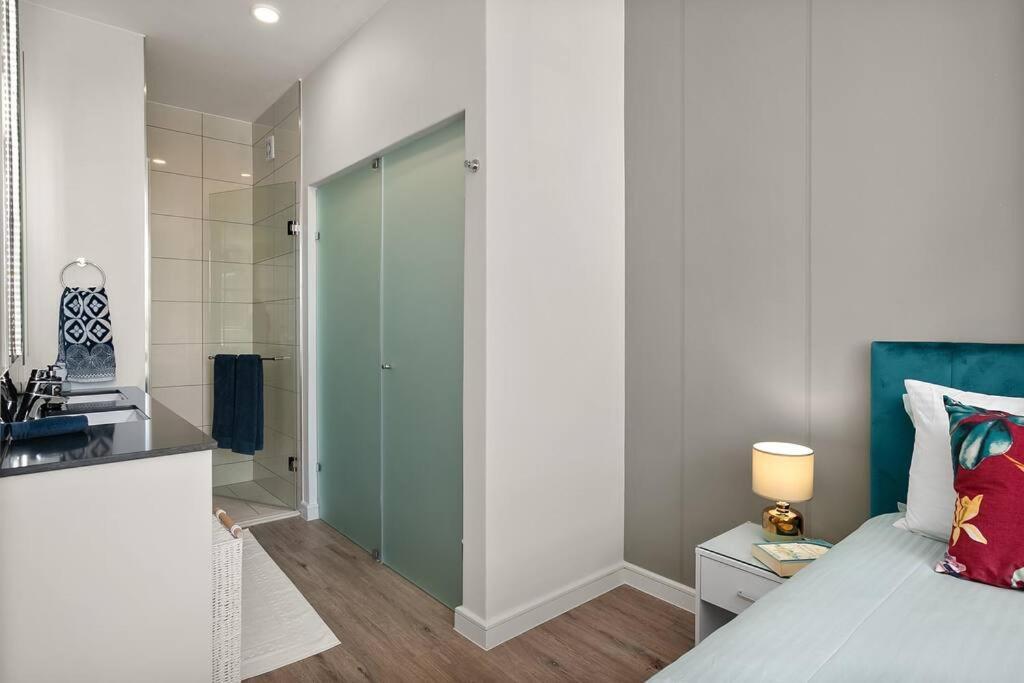 The Median Rosebank Luxury Apartment - Building With Generator Johannesburg Exteriér fotografie