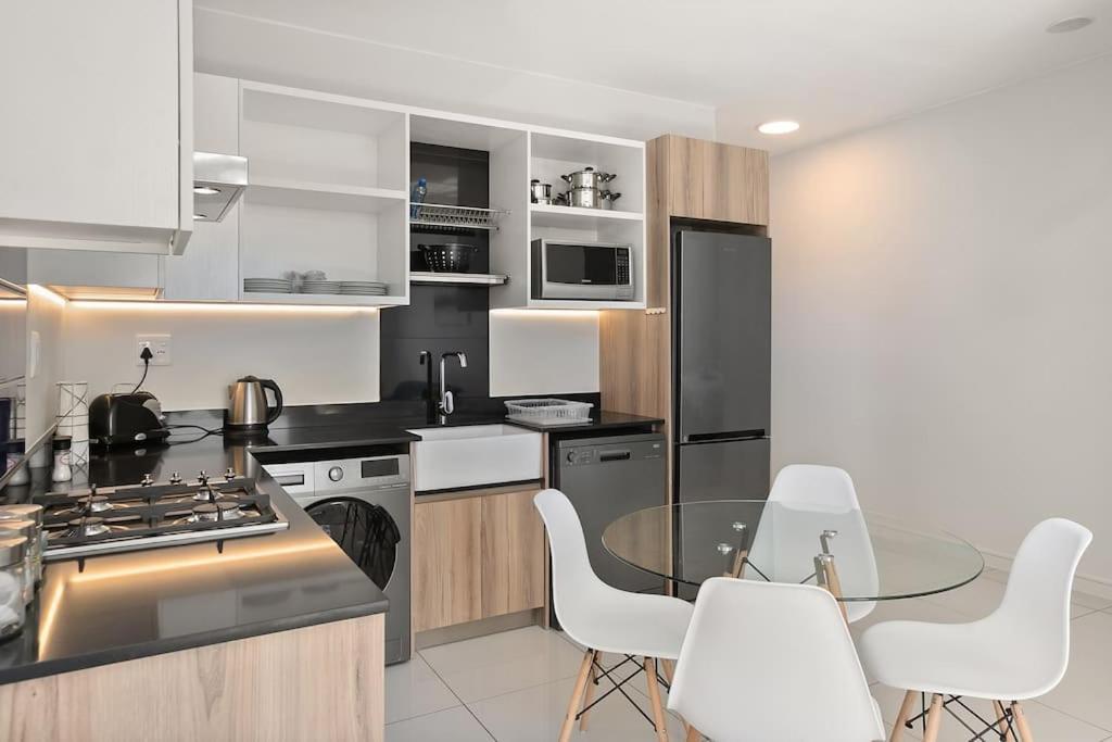 The Median Rosebank Luxury Apartment - Building With Generator Johannesburg Exteriér fotografie