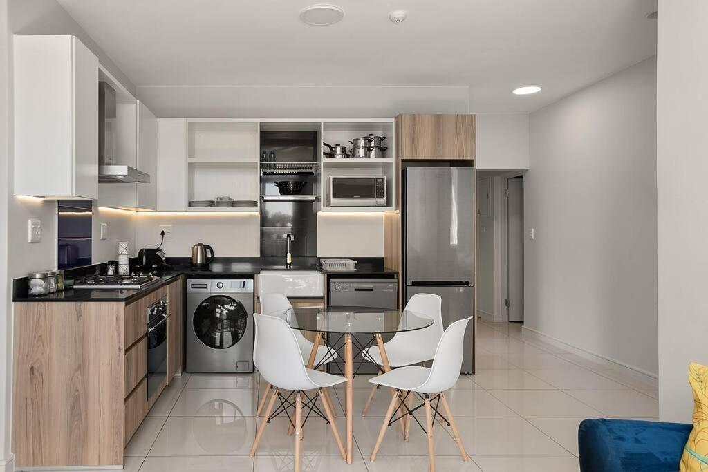 The Median Rosebank Luxury Apartment - Building With Generator Johannesburg Exteriér fotografie