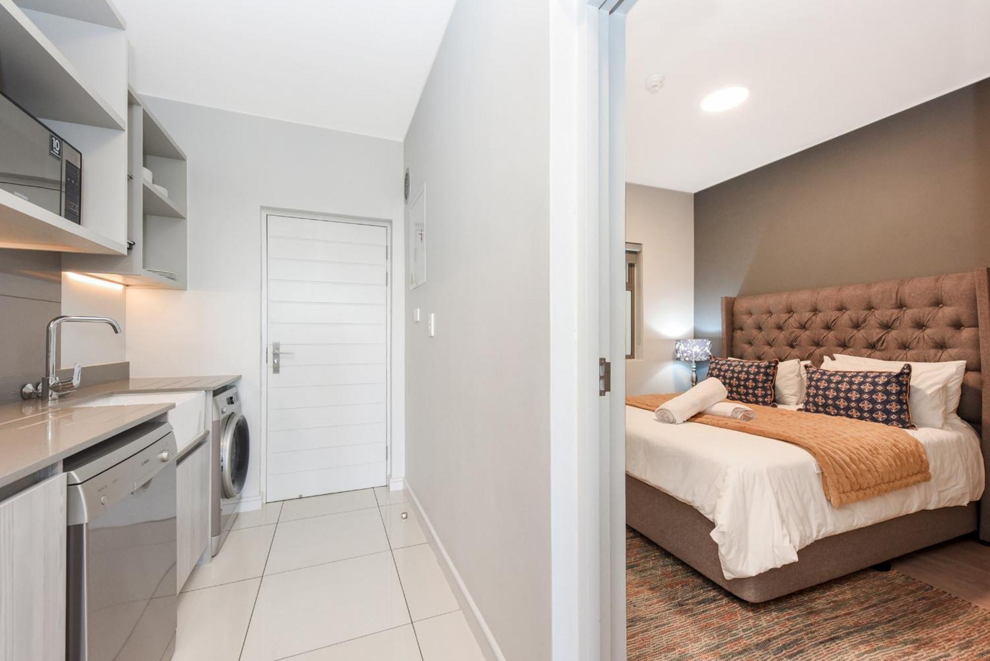 The Median Rosebank Luxury Apartment - Building With Generator Johannesburg Exteriér fotografie