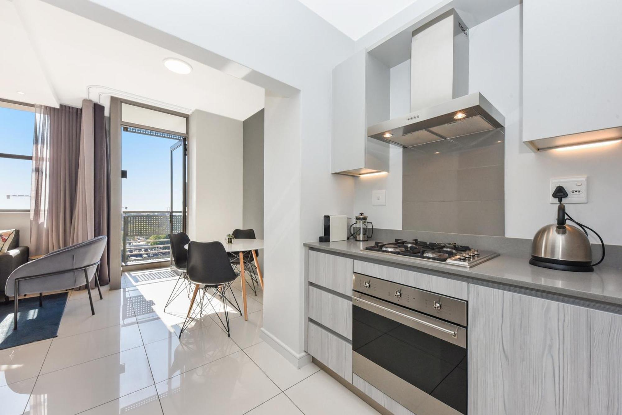 The Median Rosebank Luxury Apartment - Building With Generator Johannesburg Exteriér fotografie